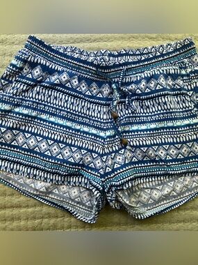 Old Navy Blue and White Patterned Women’s Shorts